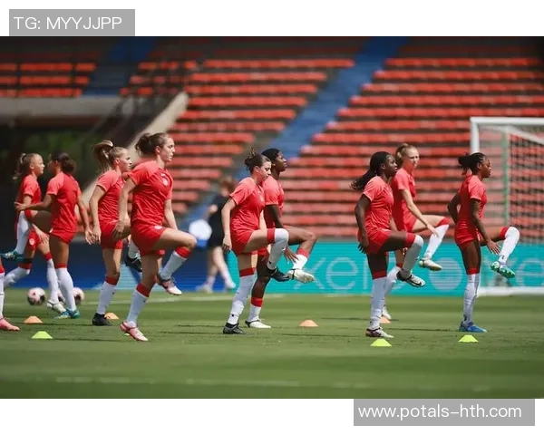 中国女足迎战加拿大队力争胜利展现拼搏精神与团队合作